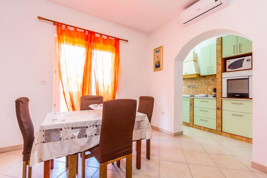 Apartment Mirjana Pula Phòng bức ảnh