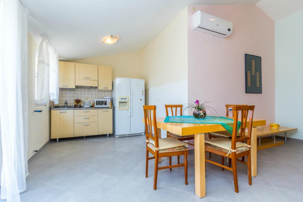 Apartment Mirjana Pula Phòng bức ảnh